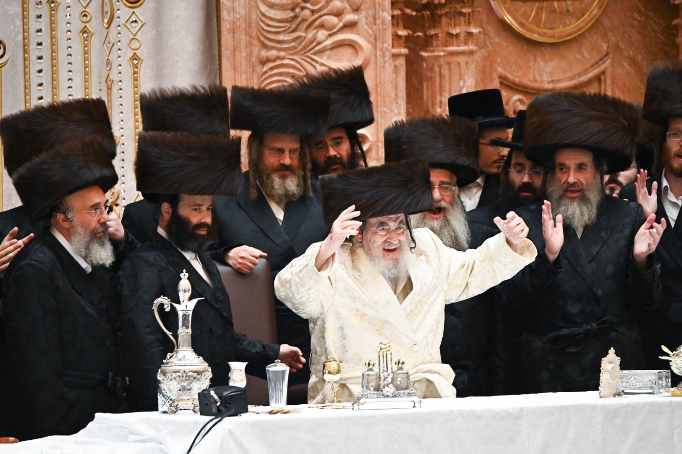 האדמו"ר מויז'ניץ שליט"א בנעילת החג שמחת תורה | צילום: שוקי לרר