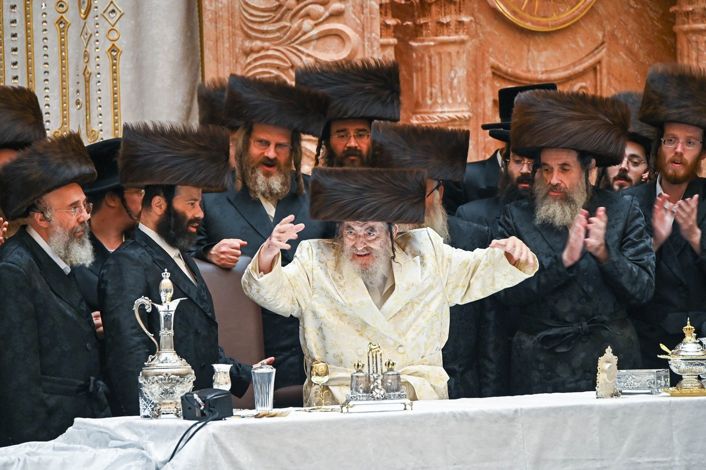 האדמו"ר מויז'ניץ שליט"א בנעילת החג שמחת תורה | צילום: שוקי לרר