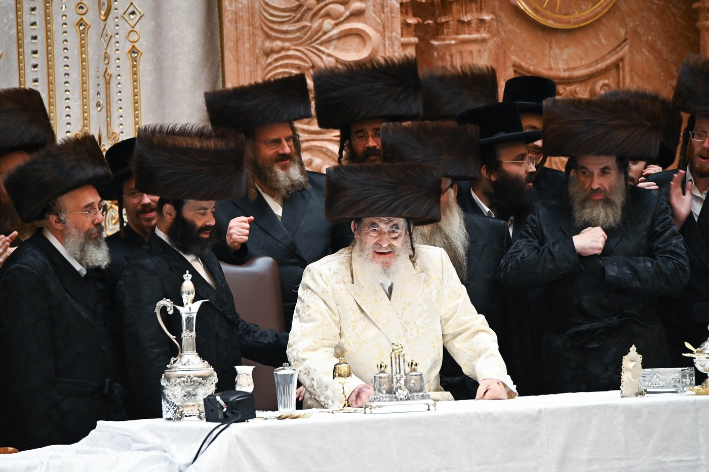 האדמו"ר מויז'ניץ שליט"א בנעילת החג שמחת תורה | צילום: שוקי לרר