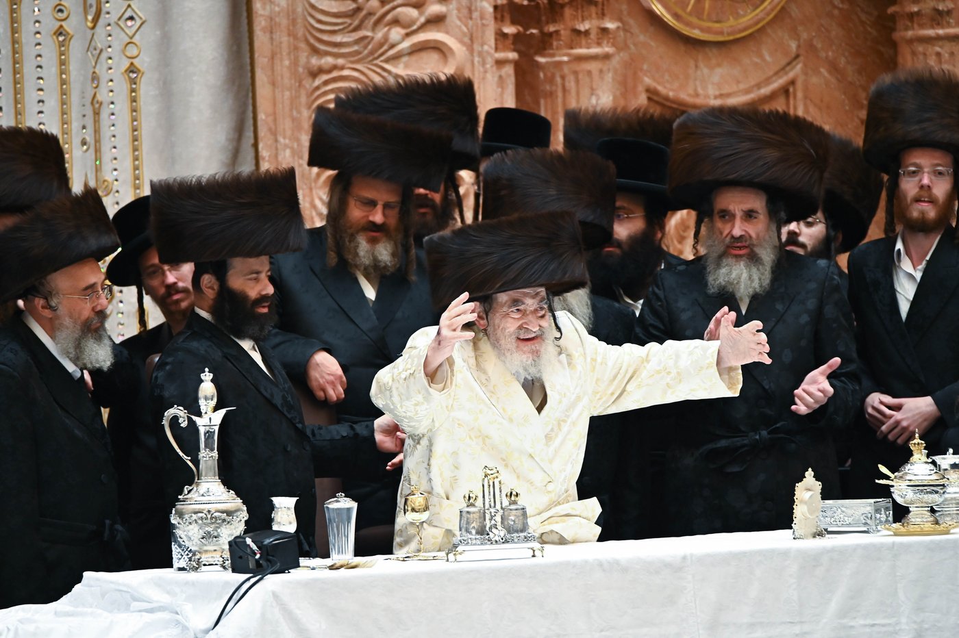 האדמו"ר מויז'ניץ שליט"א בנעילת החג שמחת תורה | צילום: שוקי לרר