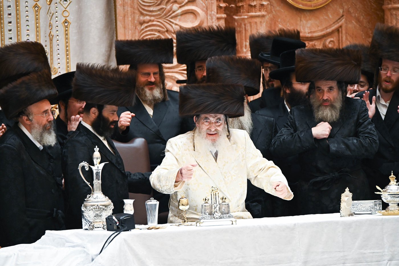 האדמו"ר מויז'ניץ שליט"א בנעילת החג שמחת תורה | צילום: שוקי לרר