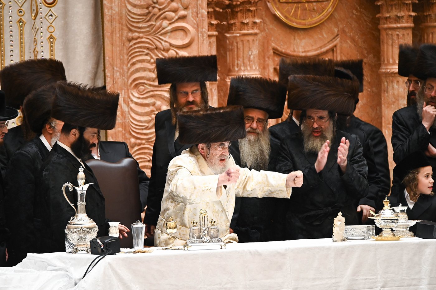 האדמו"ר מויז'ניץ שליט"א בנעילת החג שמחת תורה | צילום: שוקי לרר