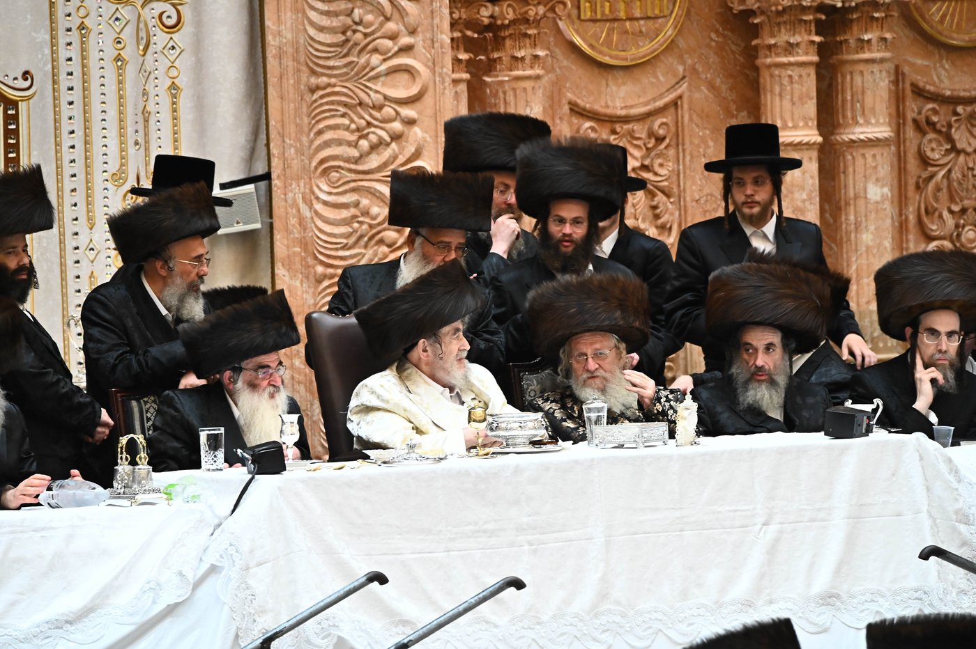 האדמו"ר מויז'ניץ שליט"א בנעילת החג שמחת תורה | צילום: שוקי לרר