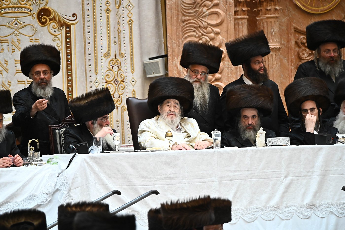 האדמו"ר מויז'ניץ שליט"א בנעילת החג שמחת תורה | צילום: שוקי לרר