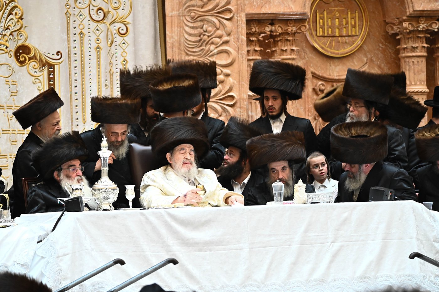 האדמו"ר מויז'ניץ שליט"א בנעילת החג שמחת תורה | צילום: שוקי לרר