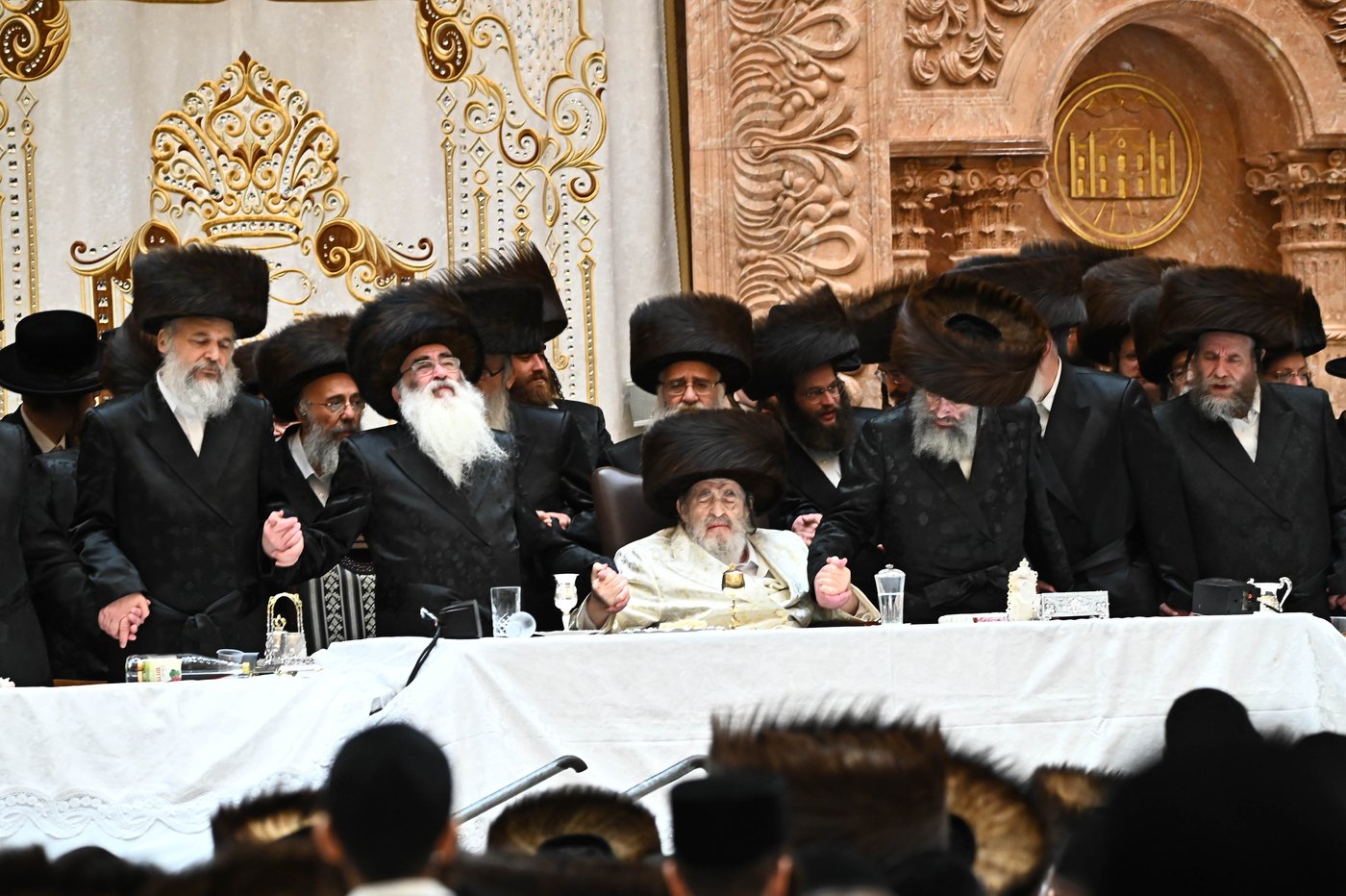 האדמו"ר מויז'ניץ שליט"א בנעילת החג שמחת תורה | צילום: שוקי לרר