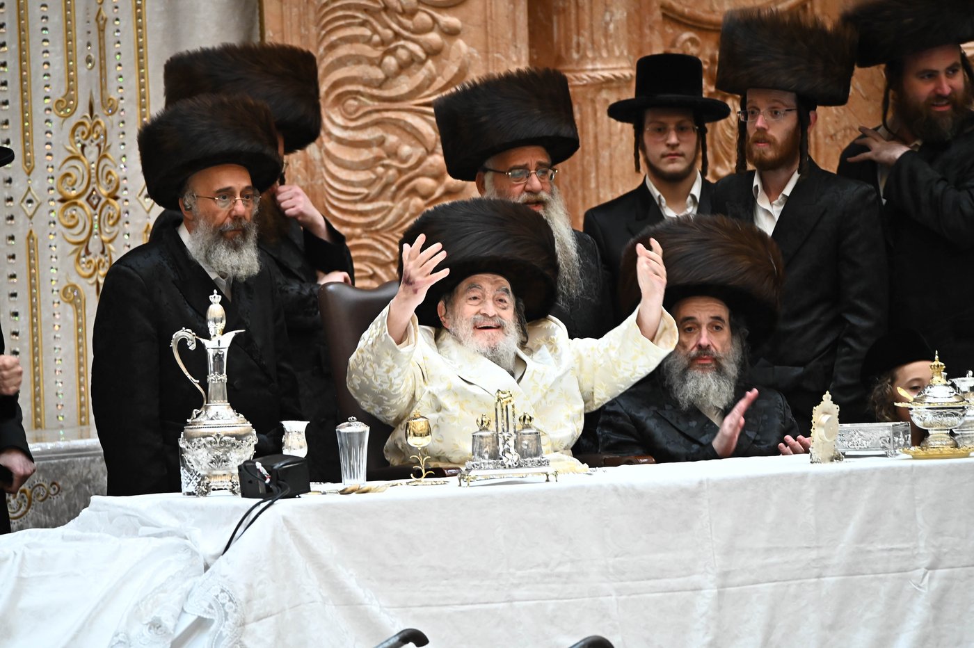 האדמו"ר מויז'ניץ שליט"א בנעילת החג שמחת תורה | צילום: שוקי לרר