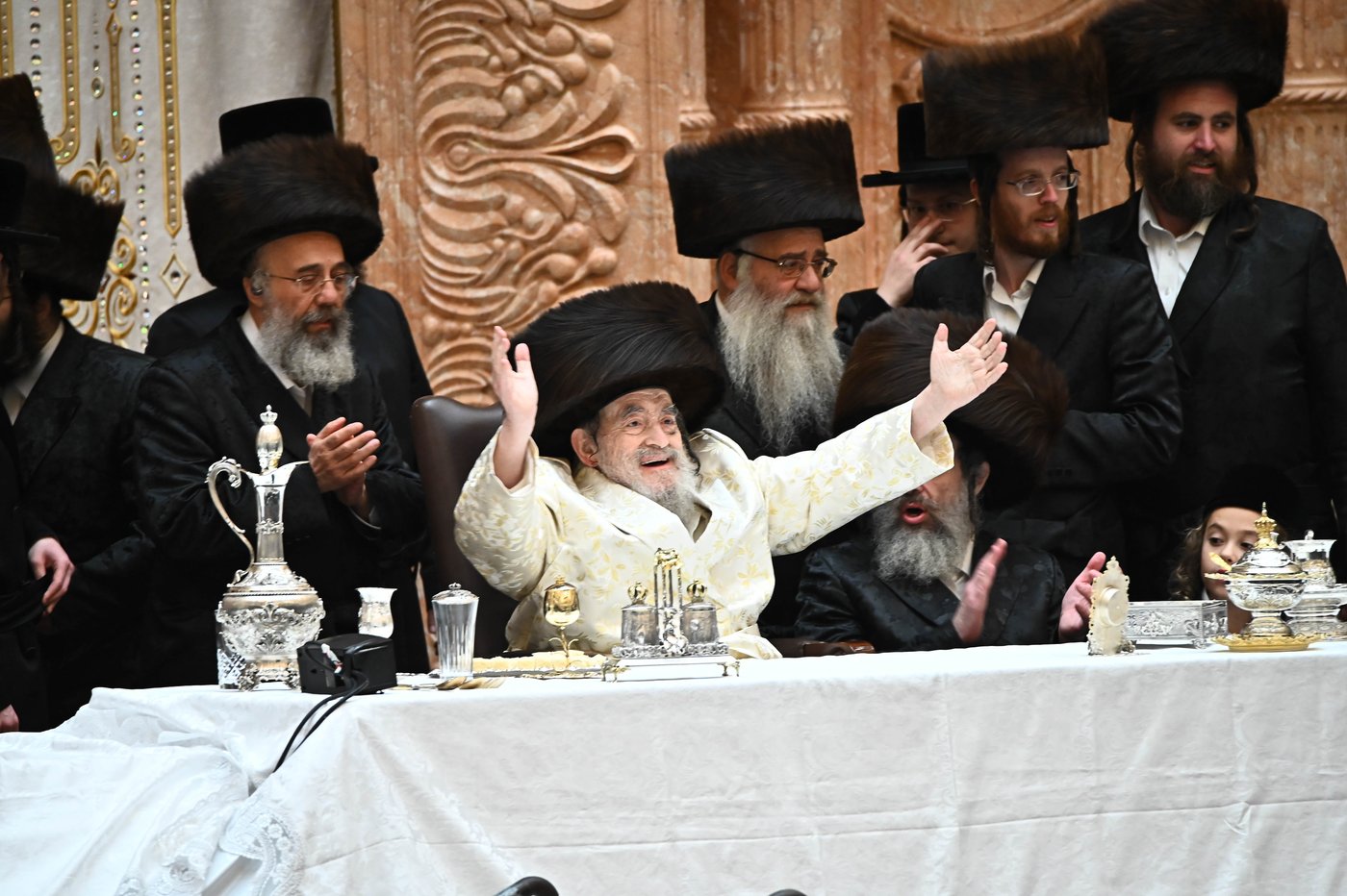 האדמו"ר מויז'ניץ שליט"א בנעילת החג שמחת תורה | צילום: שוקי לרר