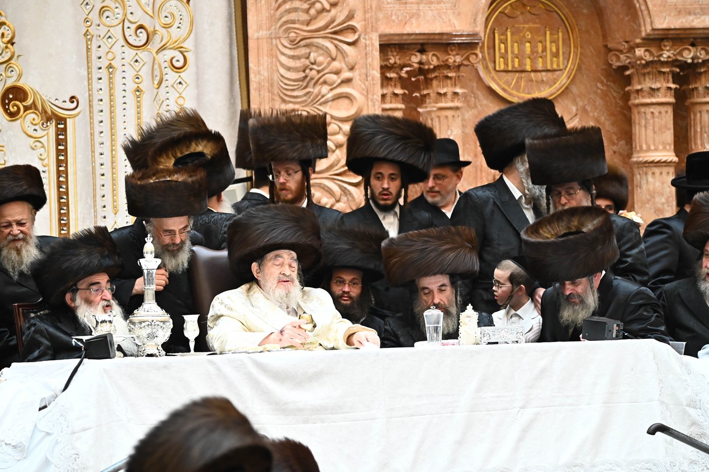 האדמו"ר מויז'ניץ שליט"א בנעילת החג שמחת תורה | צילום: שוקי לרר