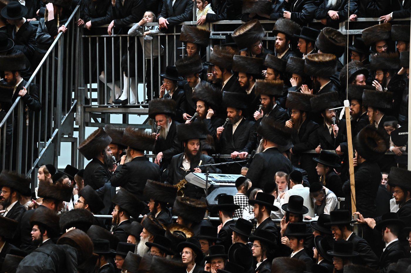 האדמו"ר מויז'ניץ שליט"א בנעילת החג שמחת תורה | צילום: שוקי לרר