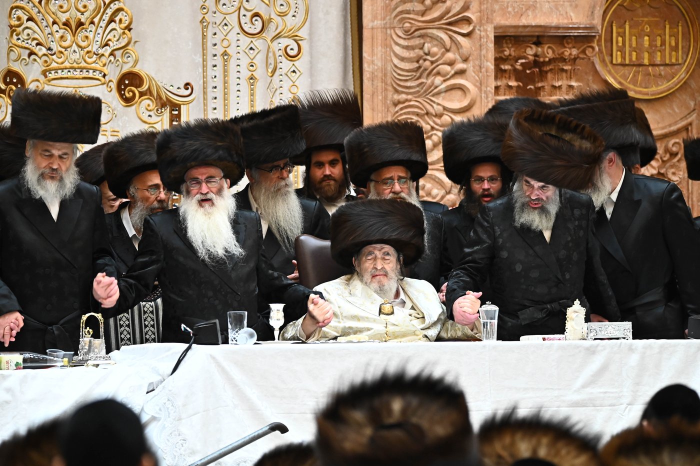 האדמו"ר מויז'ניץ שליט"א בנעילת החג שמחת תורה | צילום: שוקי לרר