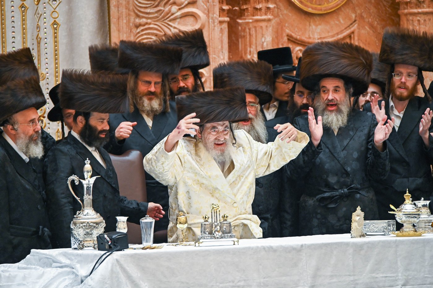 האדמו"ר מויז'ניץ שליט"א בנעילת החג שמחת תורה | צילום: שוקי לרר