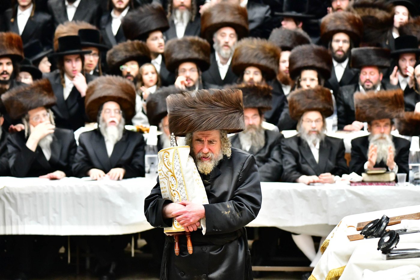 הקפות שניות בחצר הקודש רחמסטריווקא | צילום: שוקי לרר