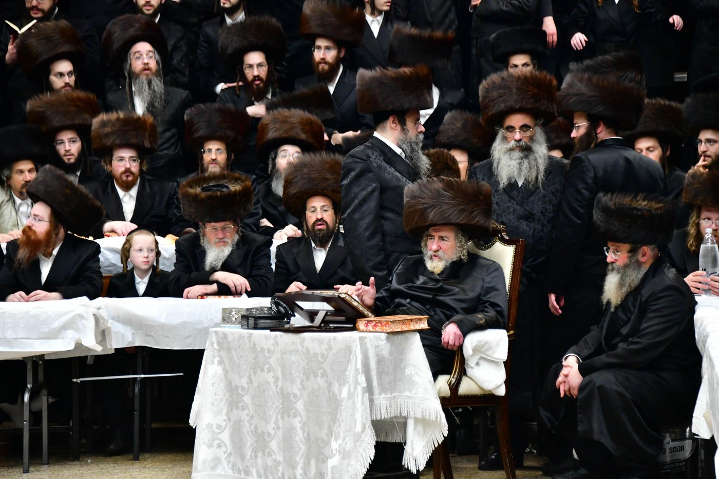 הקפות שניות בחצר הקודש רחמסטריווקא | צילום: שוקי לרר