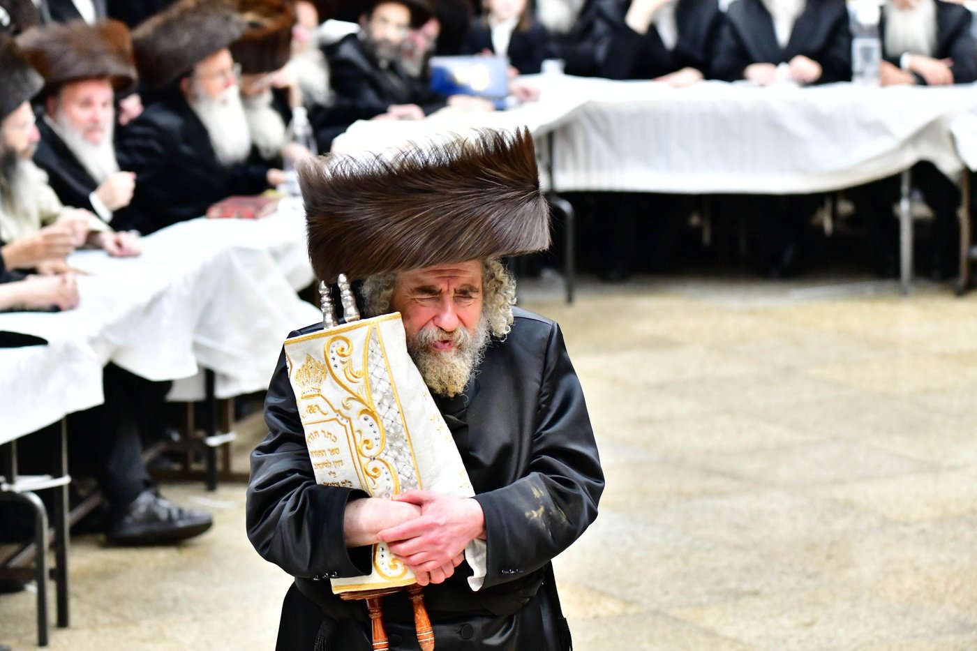 הקפות שניות בחצר הקודש רחמסטריווקא | צילום: שוקי לרר
