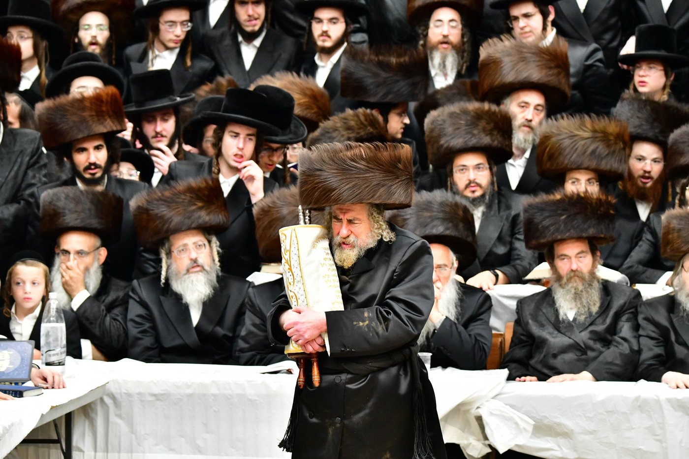 הקפות שניות בחצר הקודש רחמסטריווקא | צילום: שוקי לרר