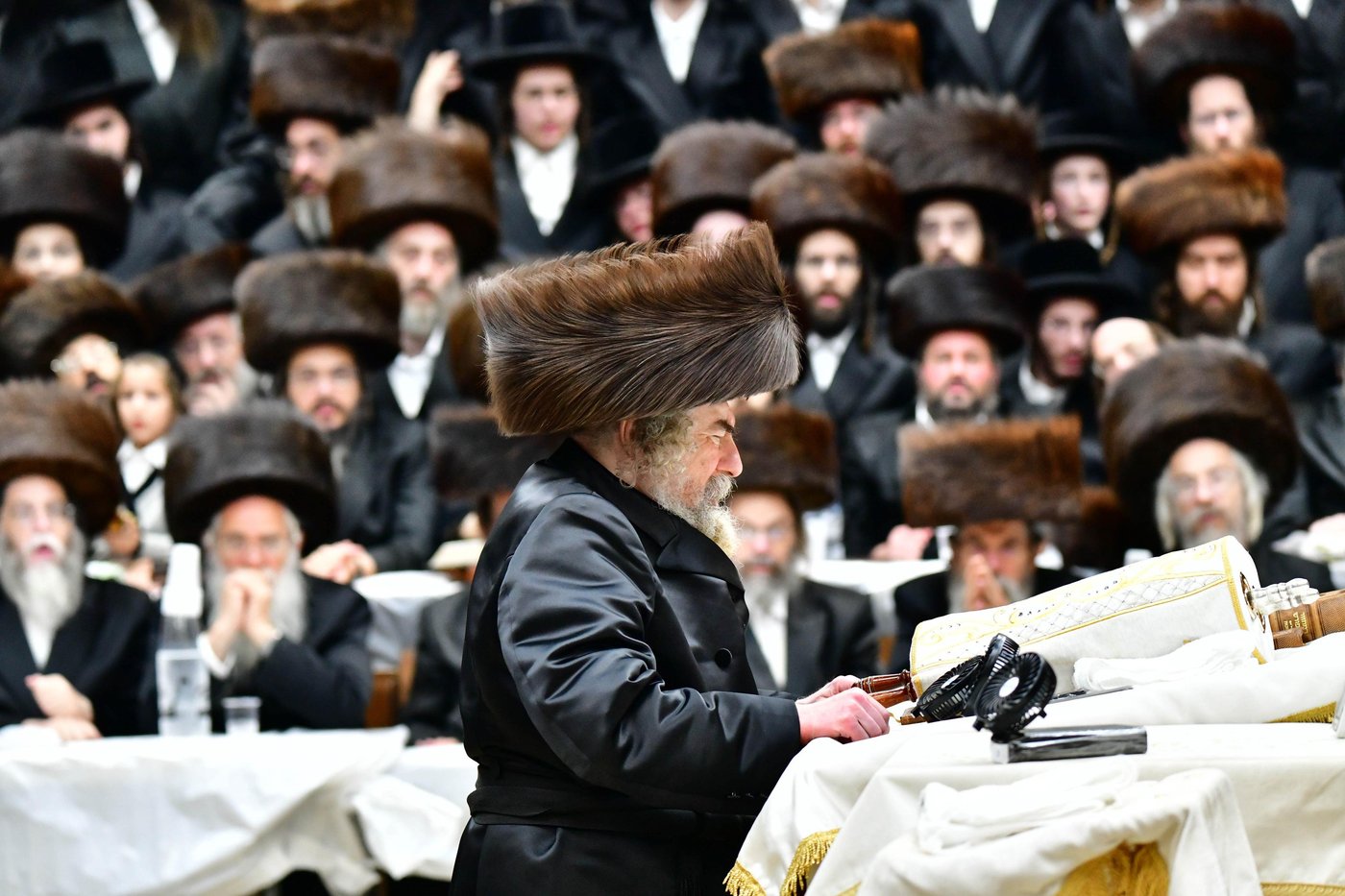 הקפות שניות בחצר הקודש רחמסטריווקא | צילום: שוקי לרר