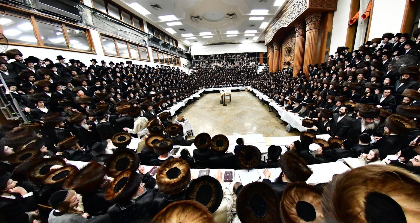 הקפות שניות בחצר הקודש רחמסטריווקא | צילום: שוקי לרר