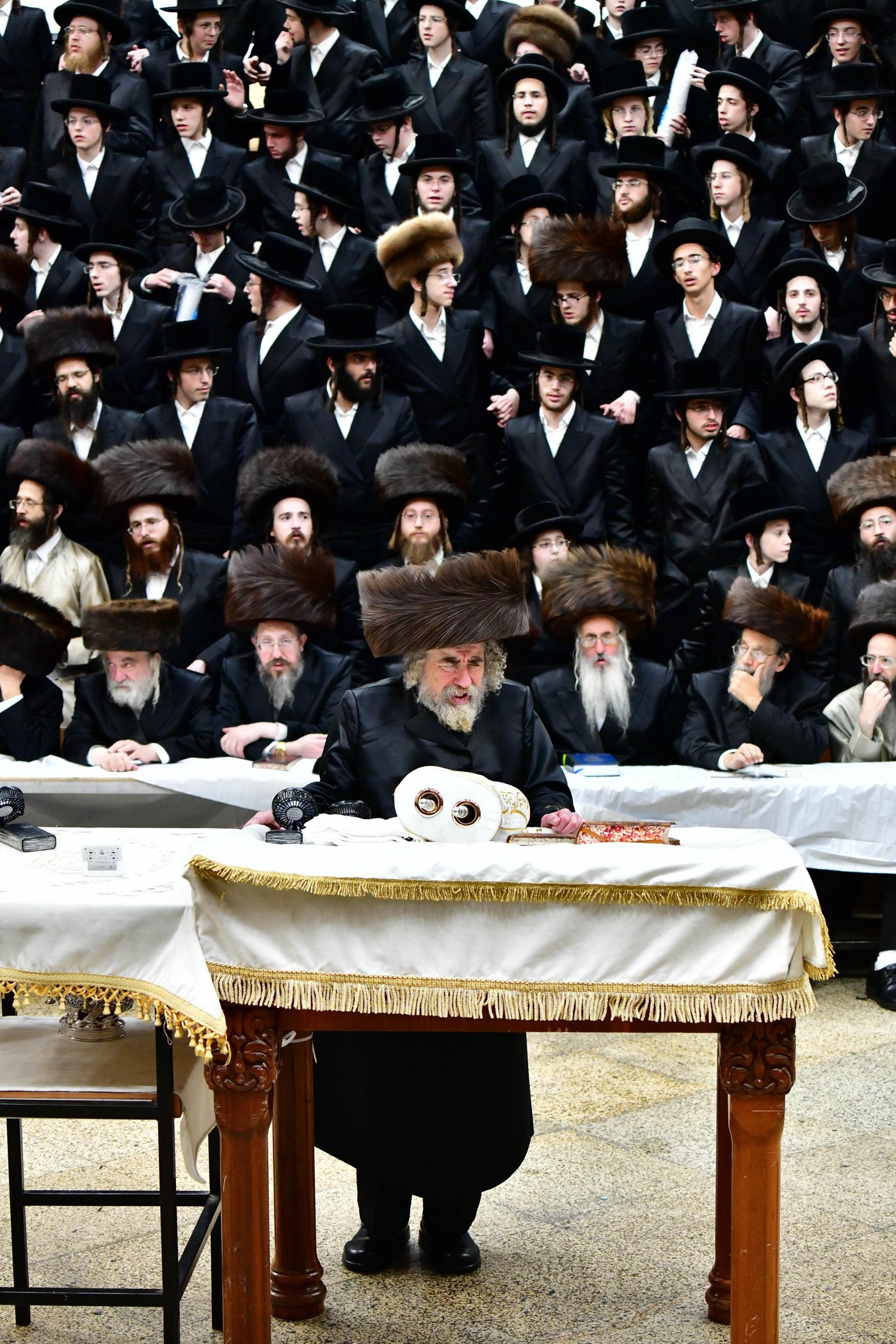 הקפות שניות בחצר הקודש רחמסטריווקא | צילום: שוקי לרר
