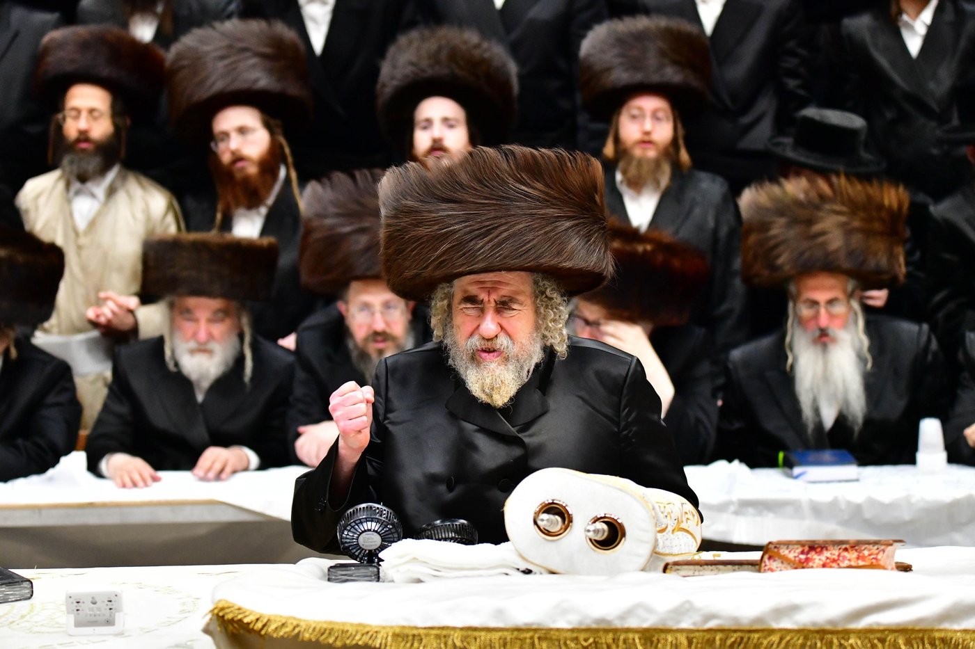 הקפות שניות בחצר הקודש רחמסטריווקא | צילום: שוקי לרר