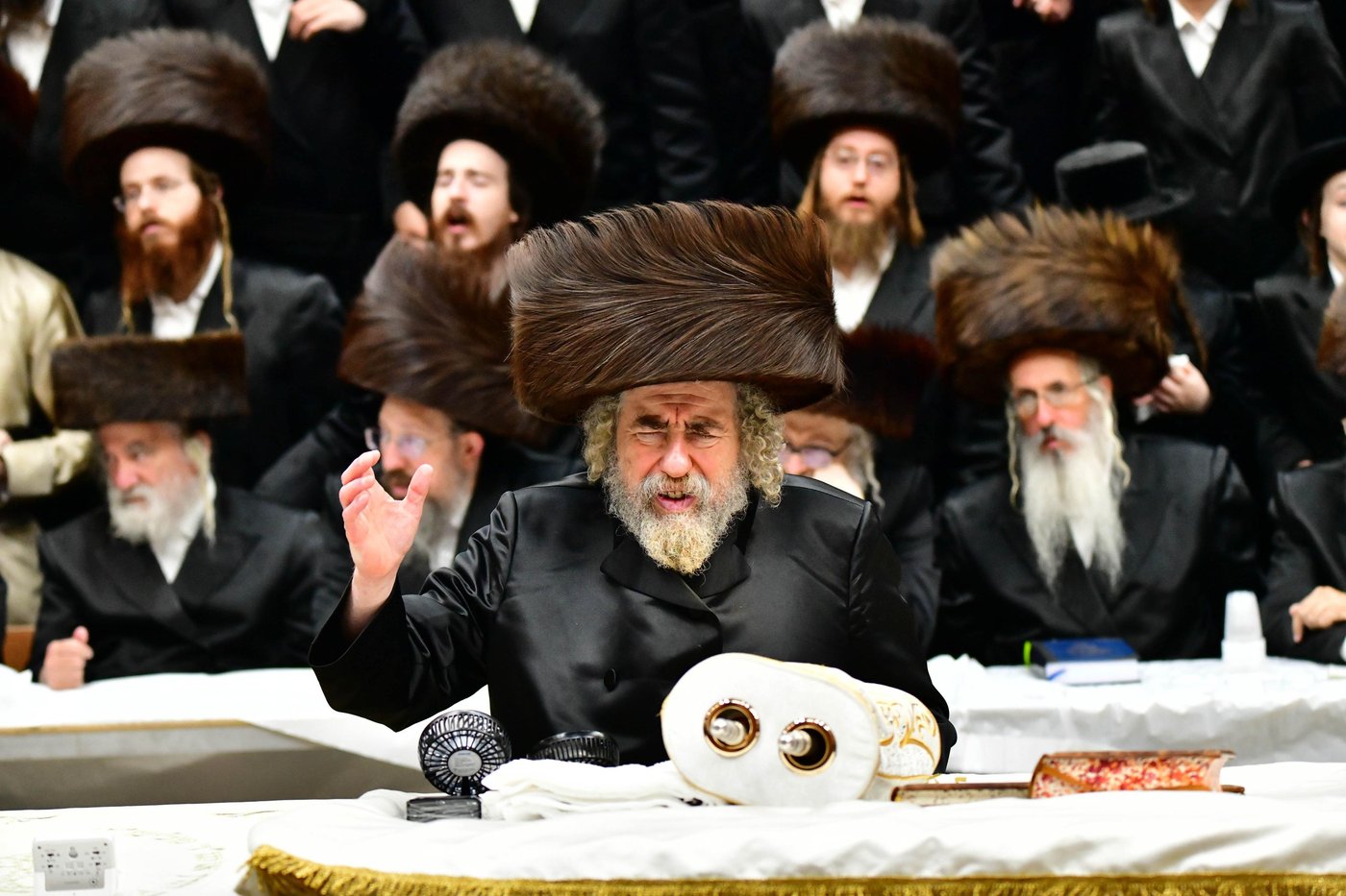 הקפות שניות בחצר הקודש רחמסטריווקא | צילום: שוקי לרר