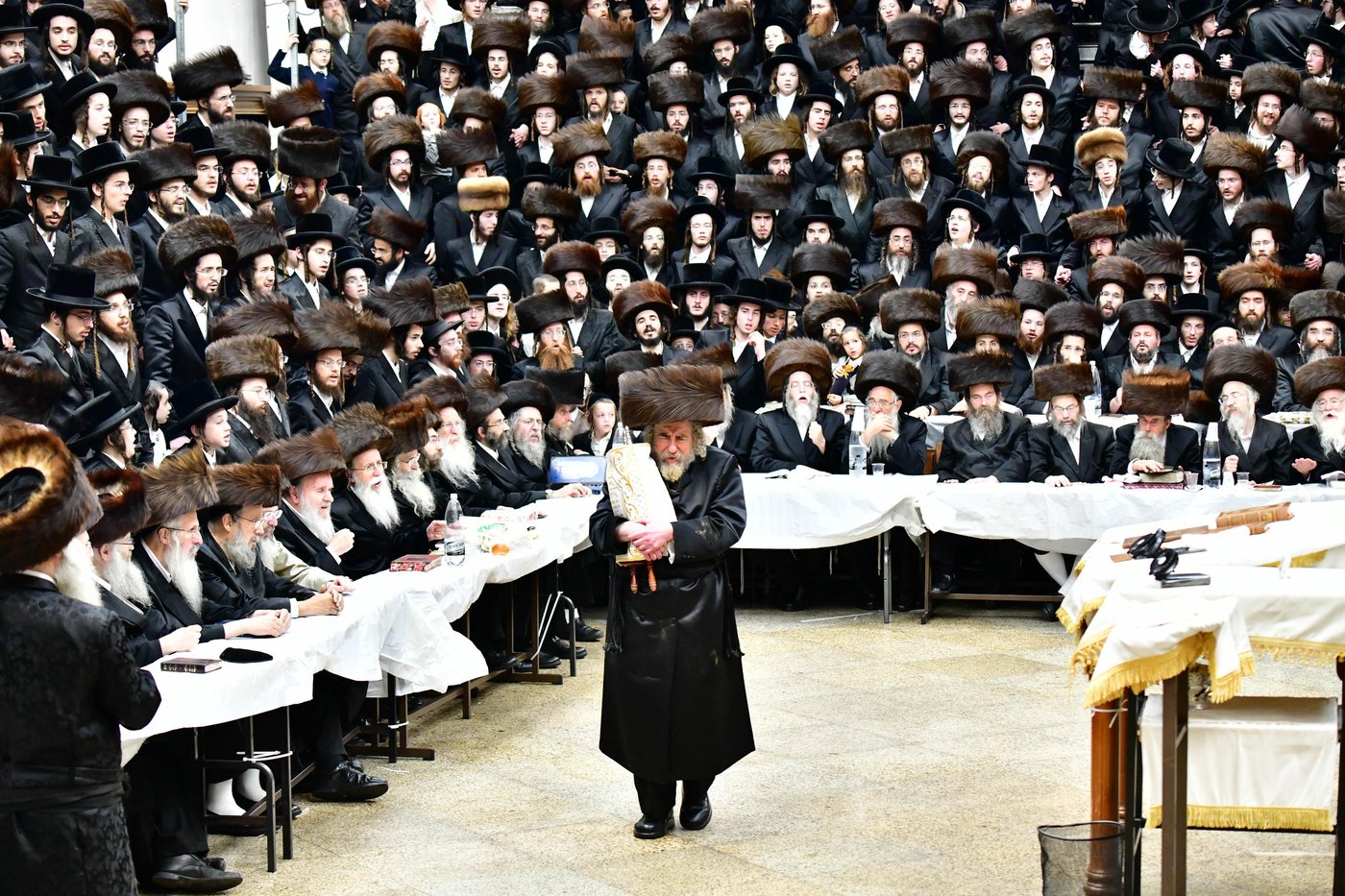 הקפות שניות בחצר הקודש רחמסטריווקא | צילום: שוקי לרר