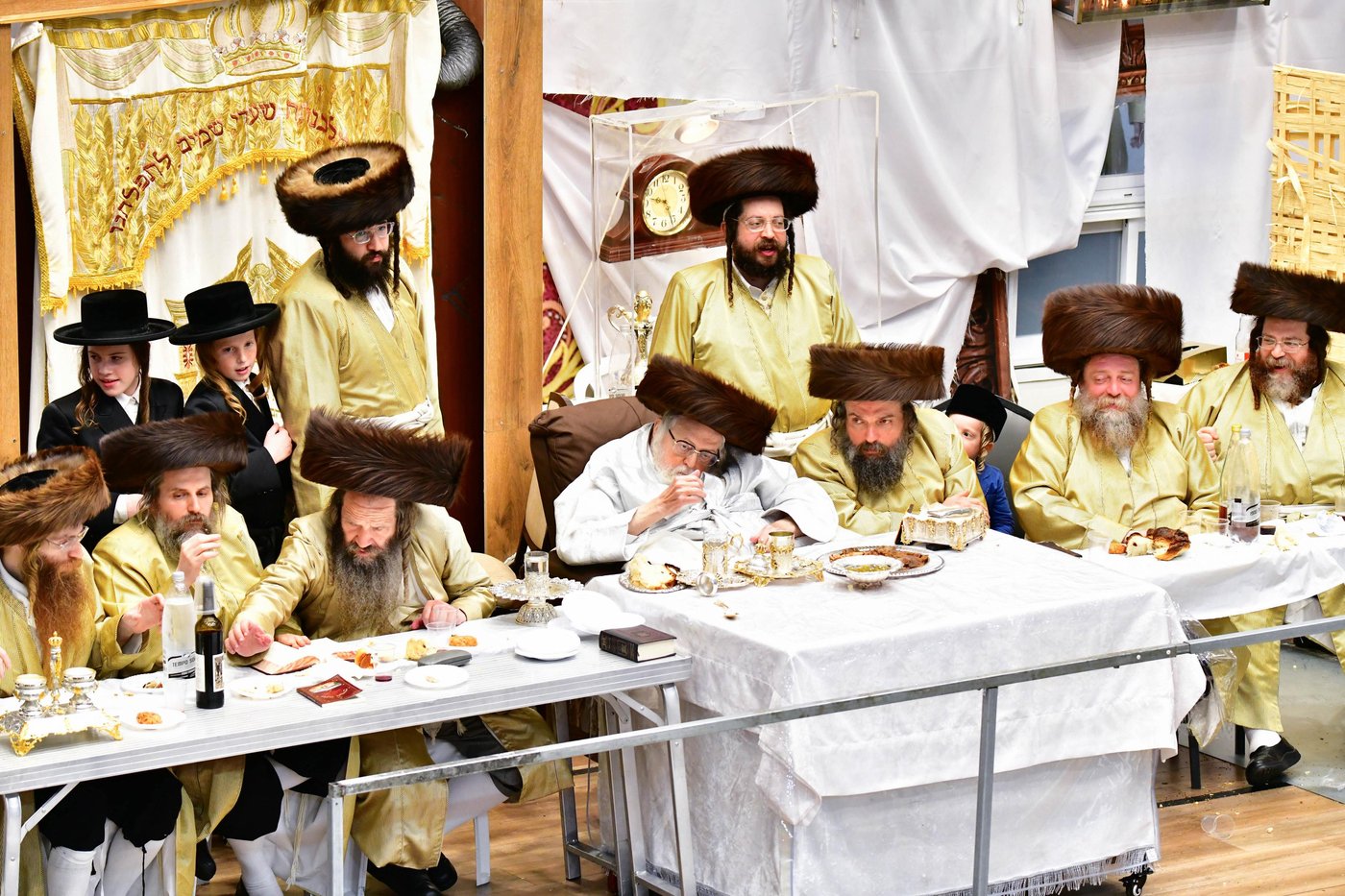 נעילת החג שמחת תורה בחצר הקודש תולדות אברהם יצחק | צילום: שוקי לרר