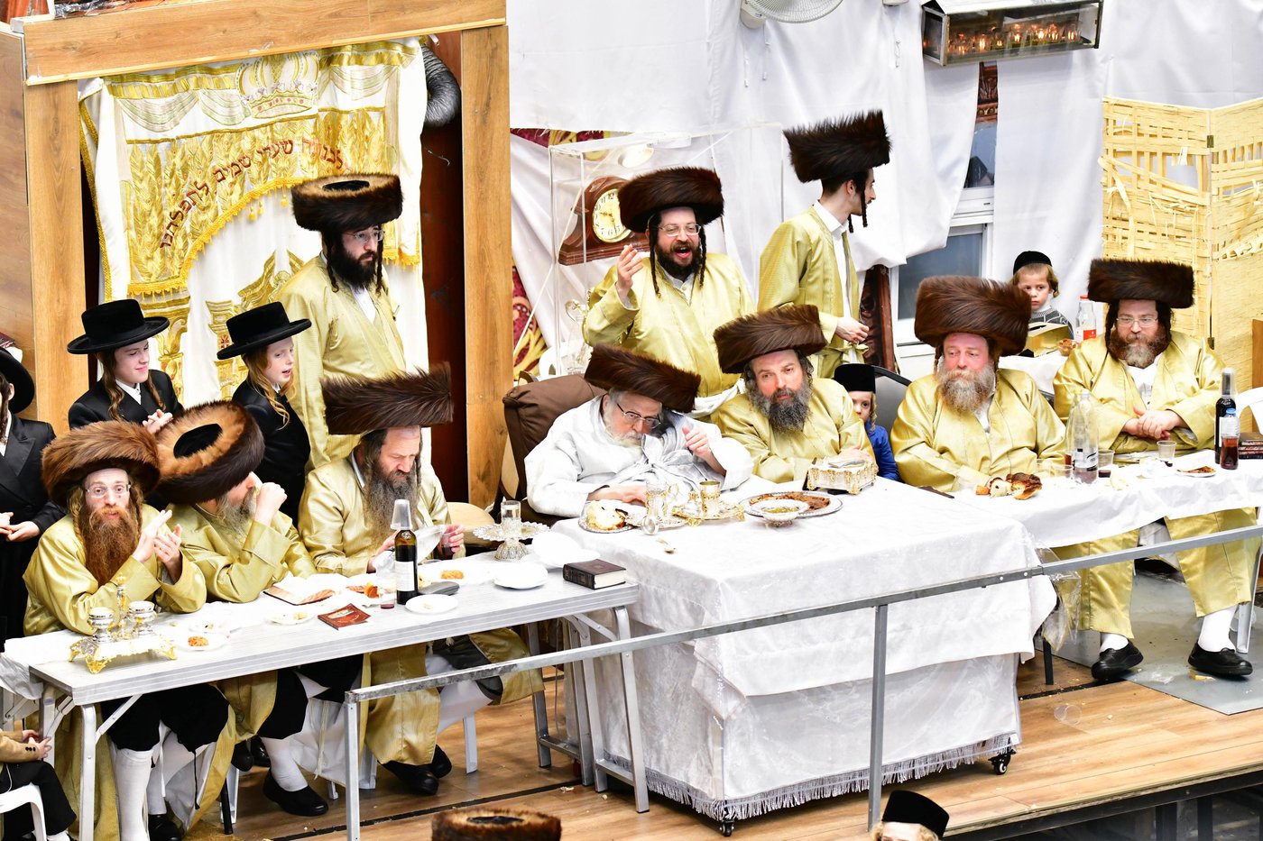 נעילת החג שמחת תורה בחצר הקודש תולדות אברהם יצחק | צילום: שוקי לרר
