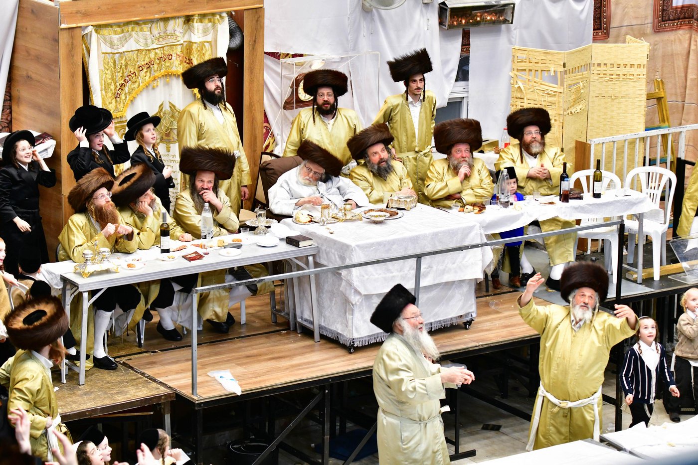 נעילת החג שמחת תורה בחצר הקודש תולדות אברהם יצחק | צילום: שוקי לרר