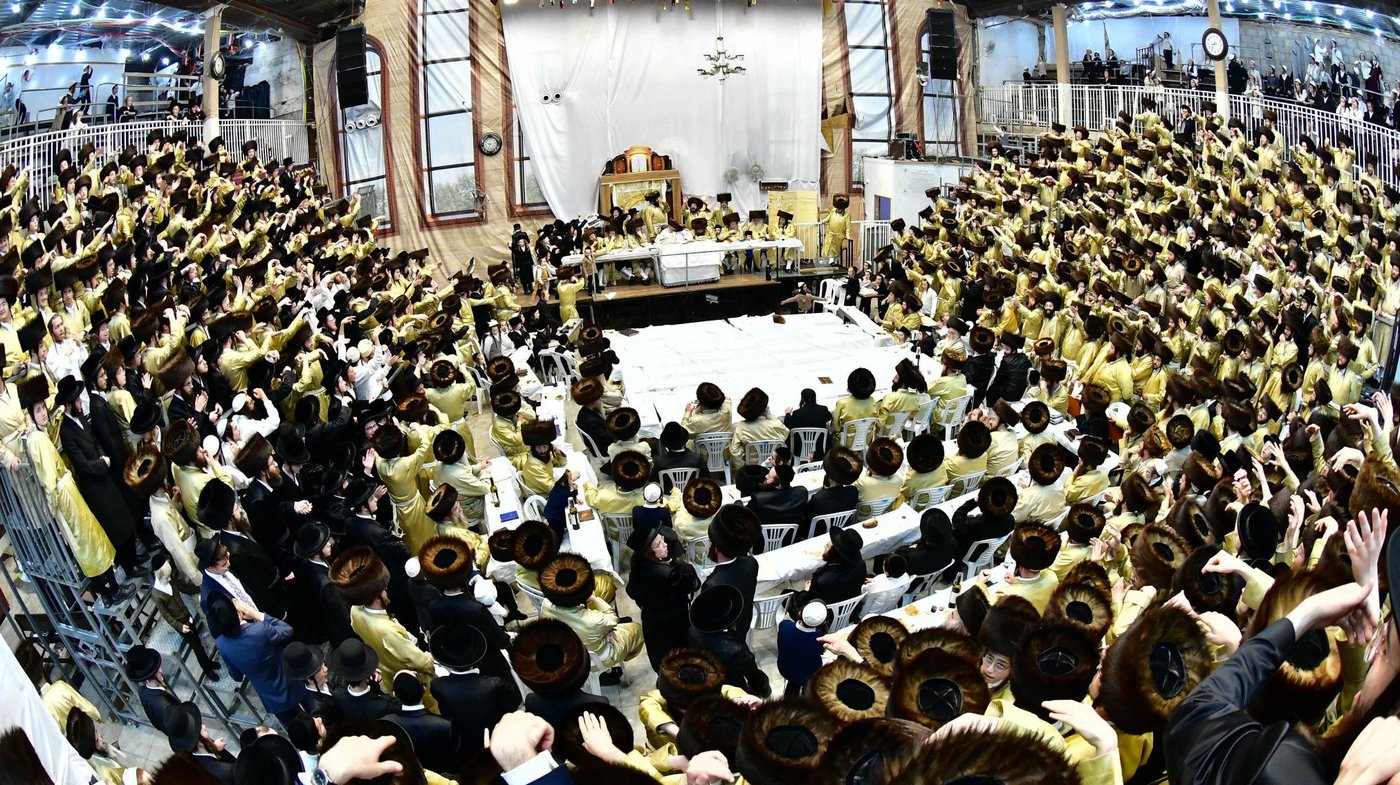 נעילת החג שמחת תורה בחצר הקודש תולדות אברהם יצחק | צילום: שוקי לרר