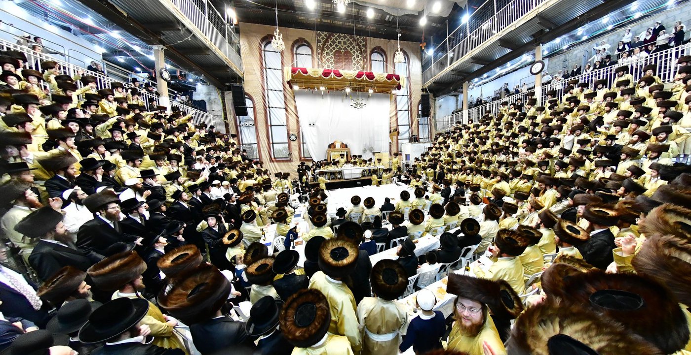 נעילת החג שמחת תורה בחצר הקודש תולדות אברהם יצחק | צילום: שוקי לרר