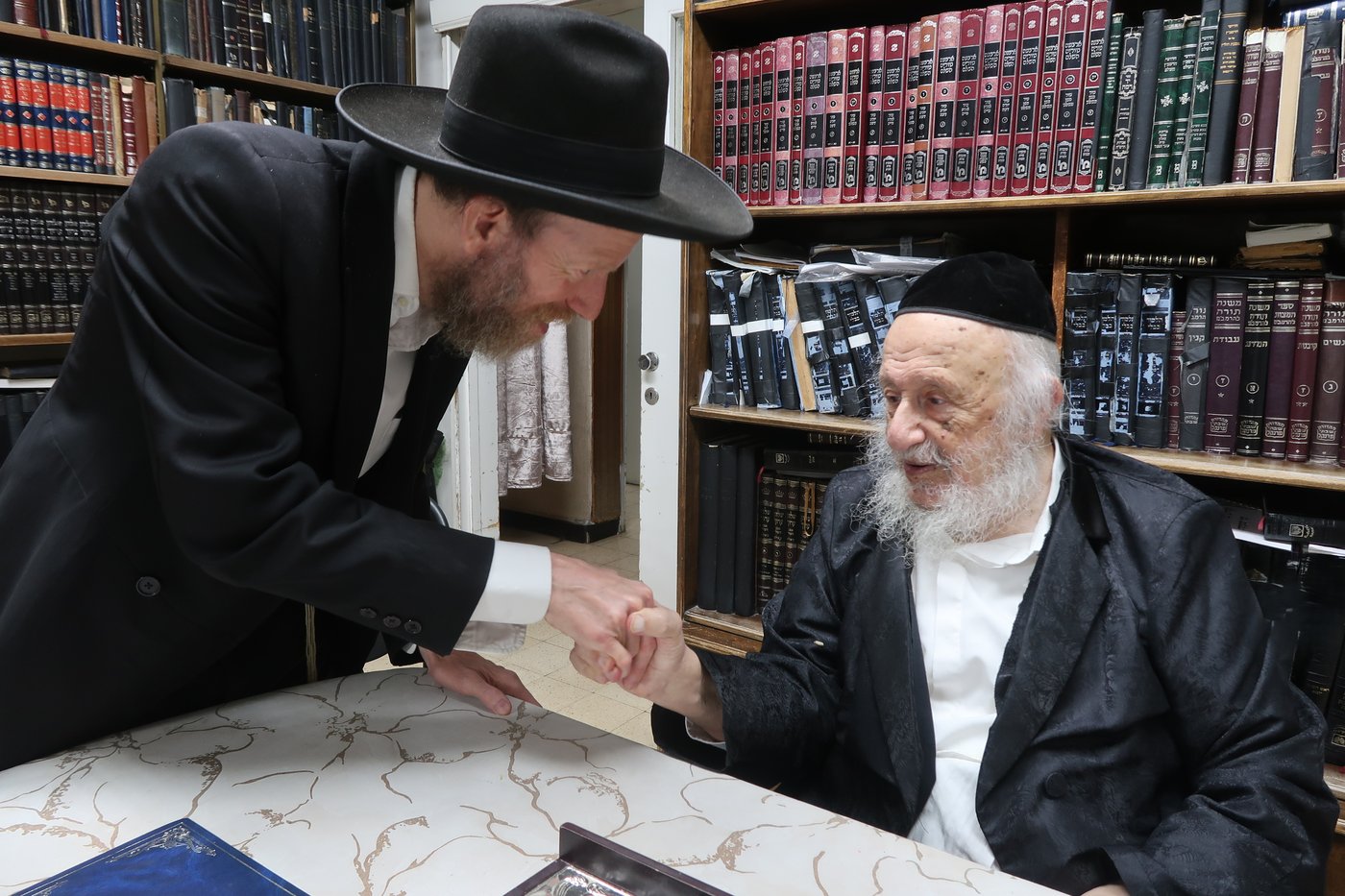 חג הסוכות במחיצת מרן הגרב"ד פוברסקי שליט"א