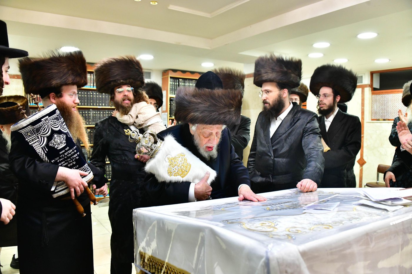 הקפות שניות בחצר קופיטשניץ | צילום: שוקי לרר