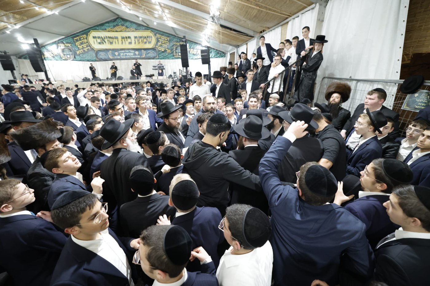 שמחת בית השואבה בברכת שמואל | צילום: שמוליק קורלנסקי