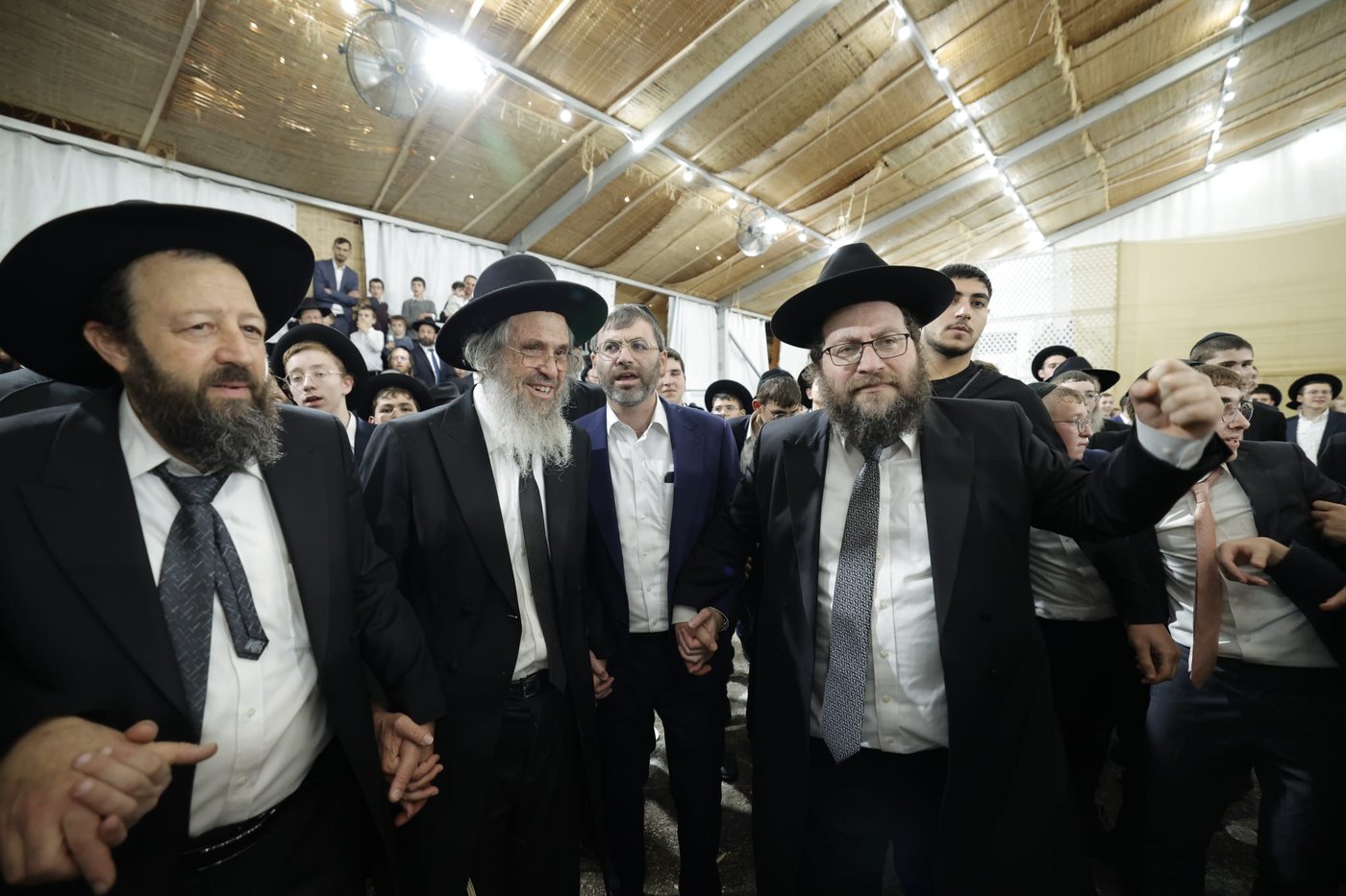 שמחת בית השואבה בברכת שמואל | צילום: שמוליק קורלנסקי