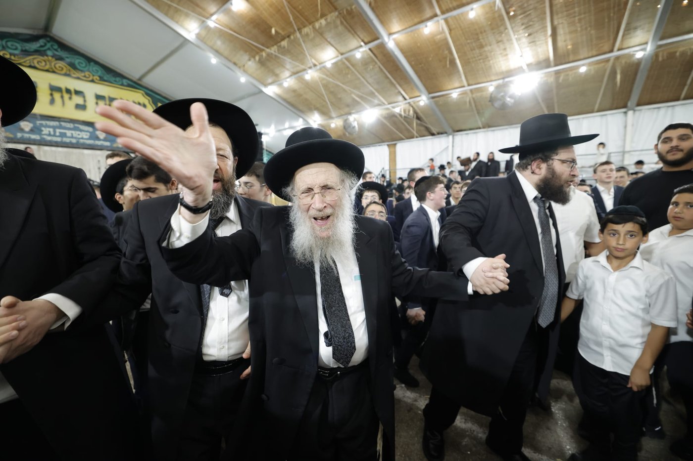 שמחת בית השואבה בברכת שמואל | צילום: שמוליק קורלנסקי