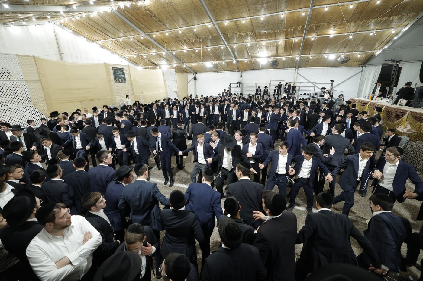 שמחת בית השואבה בברכת שמואל | צילום: שמוליק קורלנסקי