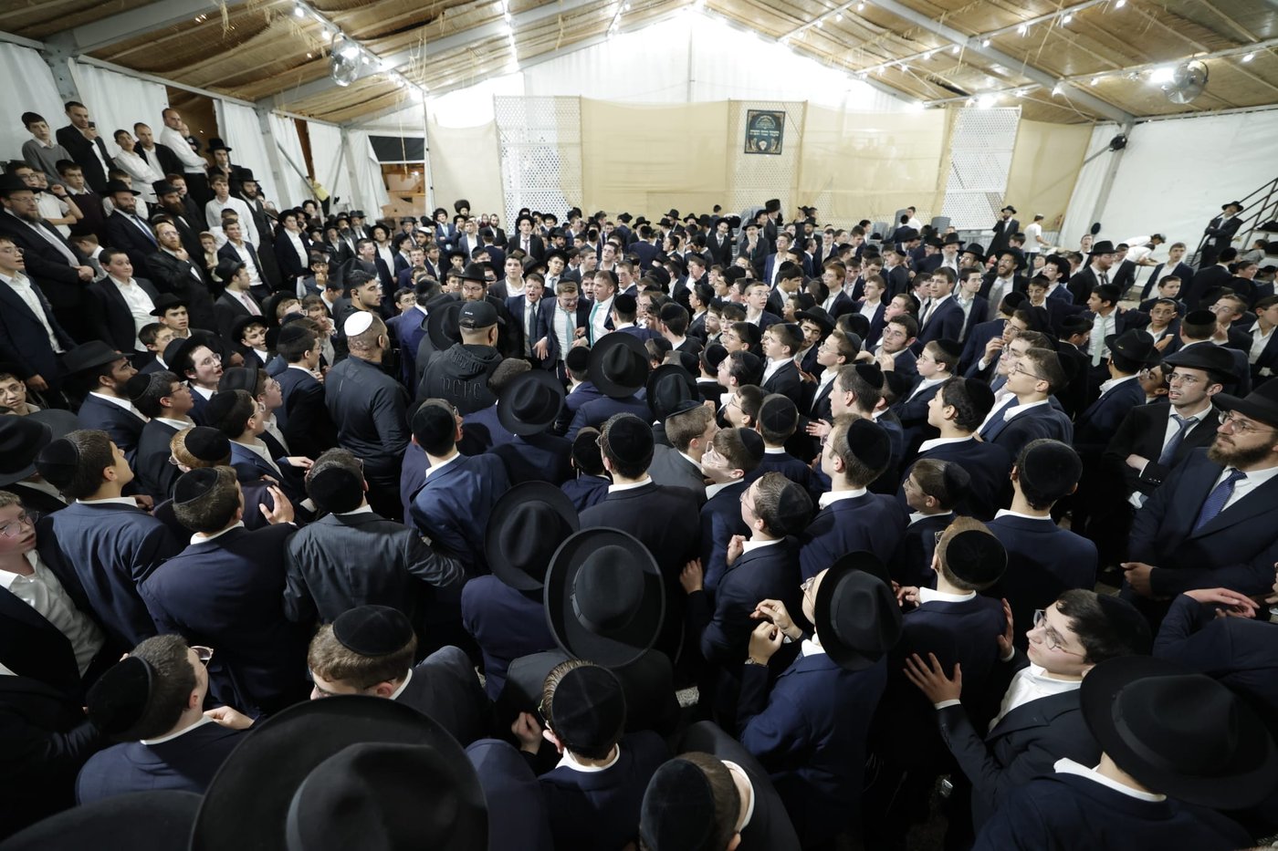 שמחת בית השואבה בברכת שמואל | צילום: שמוליק קורלנסקי