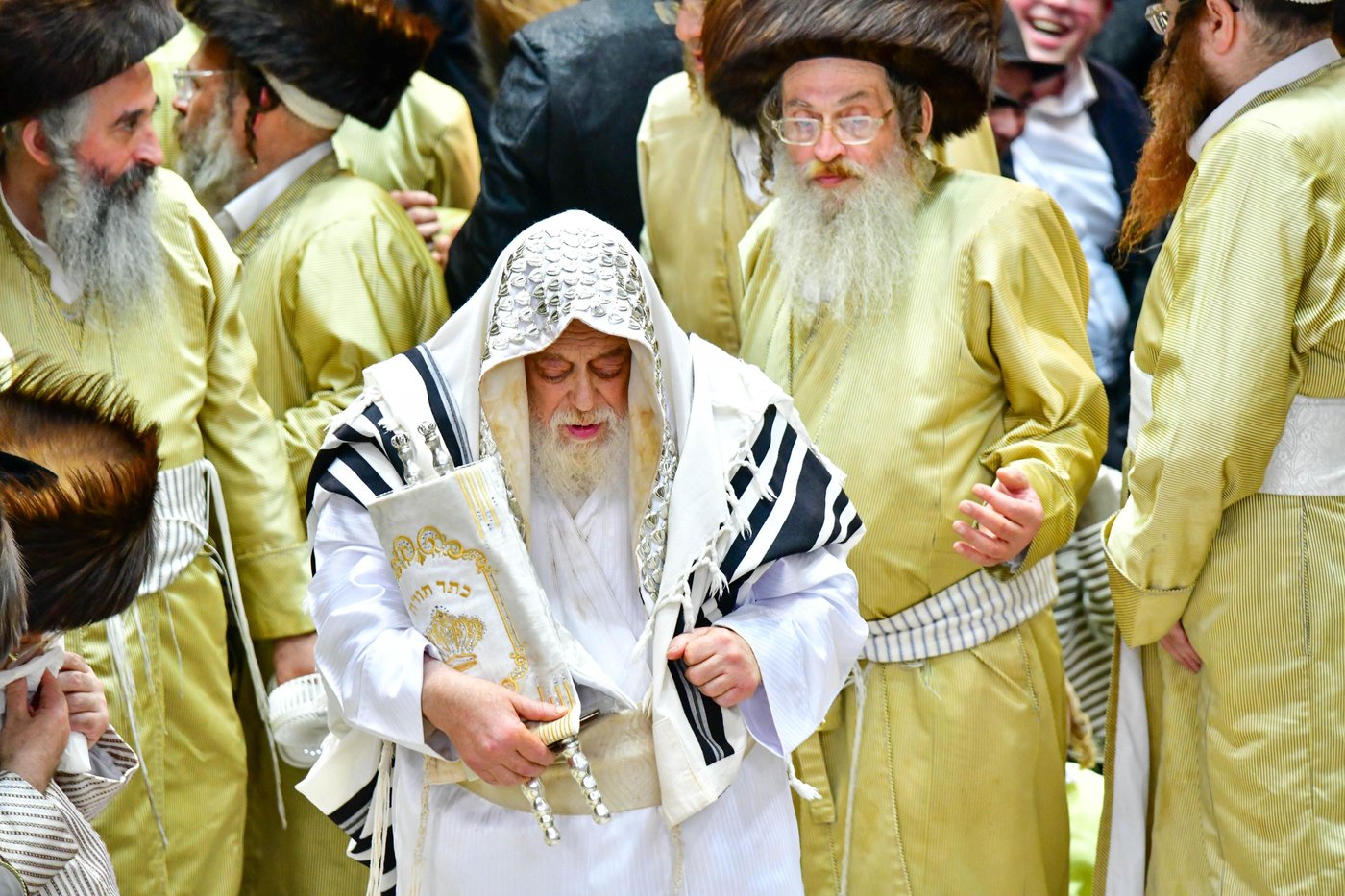 הקפות שניות בחצר הקודש תולדות אהרן | צילום: שוקי לרר