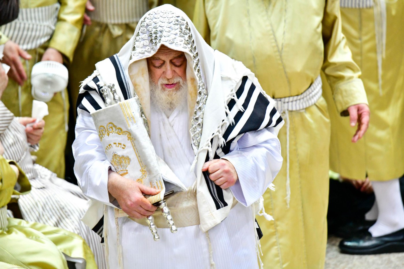 הקפות שניות בחצר הקודש תולדות אהרן | צילום: שוקי לרר