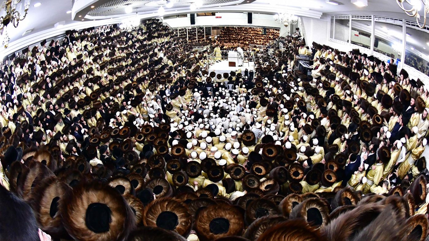 הקפות שניות בחצר הקודש תולדות אהרן | צילום: שוקי לרר