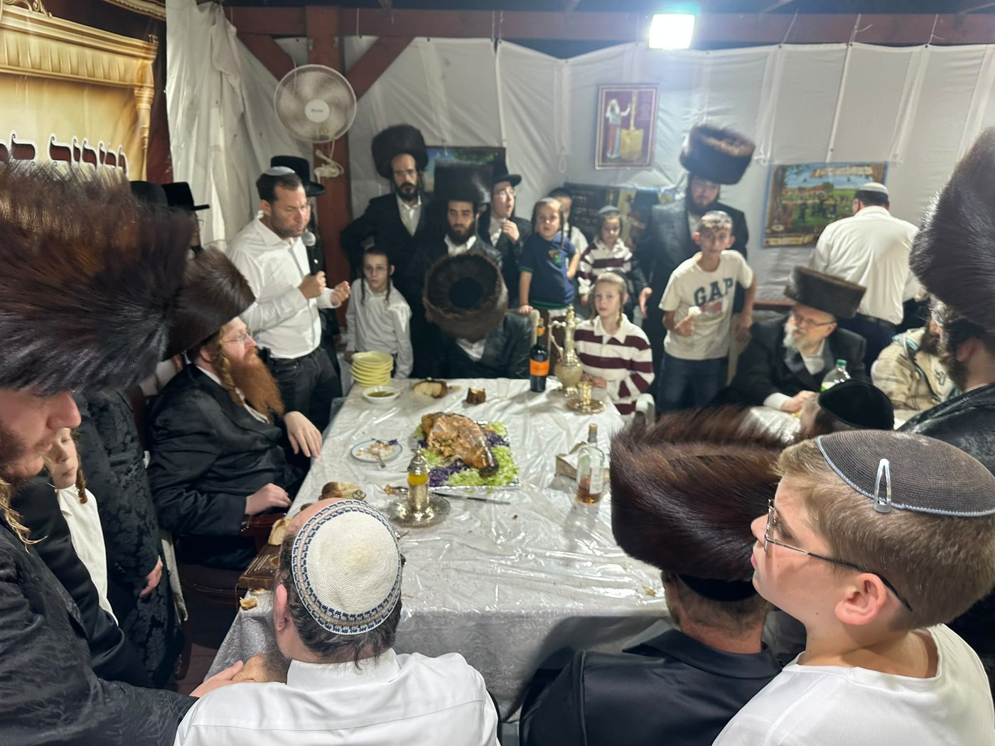 חג הסוכות במרכז חסידות קאליב | צילום: באדיבות המצלם