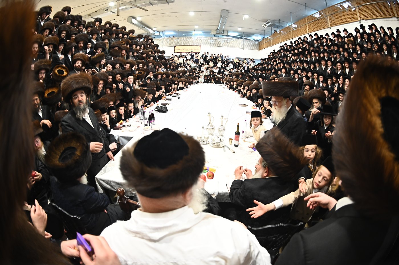 האדמו"ר ממכנובקא בעלזא שליט"א בטיש נעילת החג | צילום: שוקי לרר