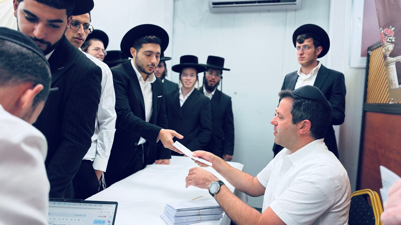 מהמעמד בו חולקו המענקים