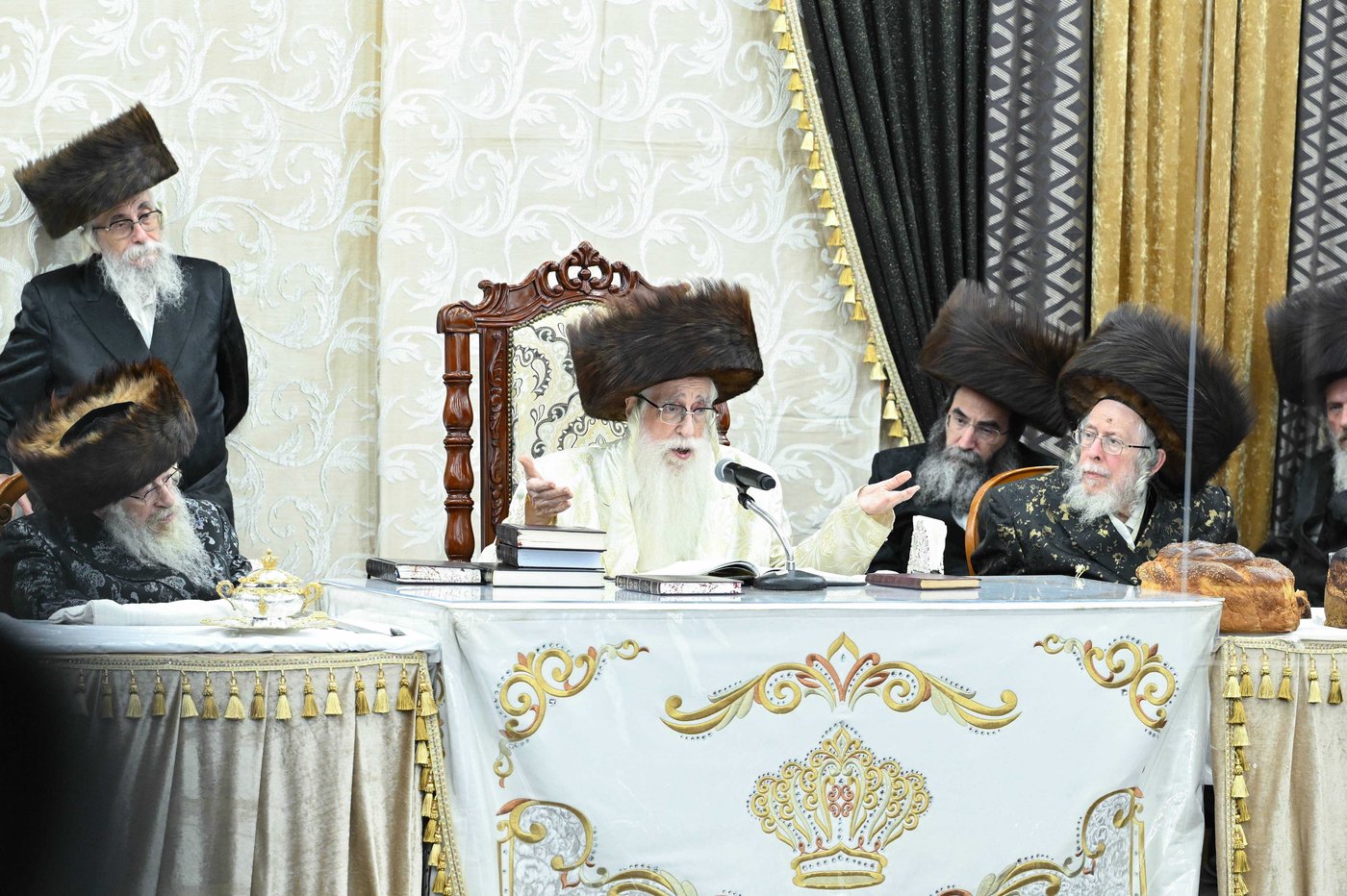 סוכות בחצר הקודש צאנז