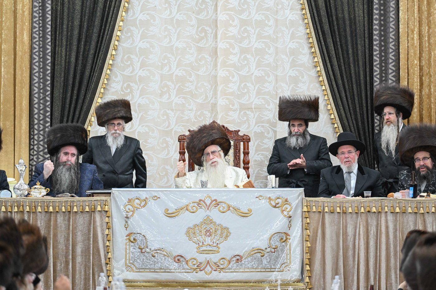 סוכות בחצר הקודש צאנז