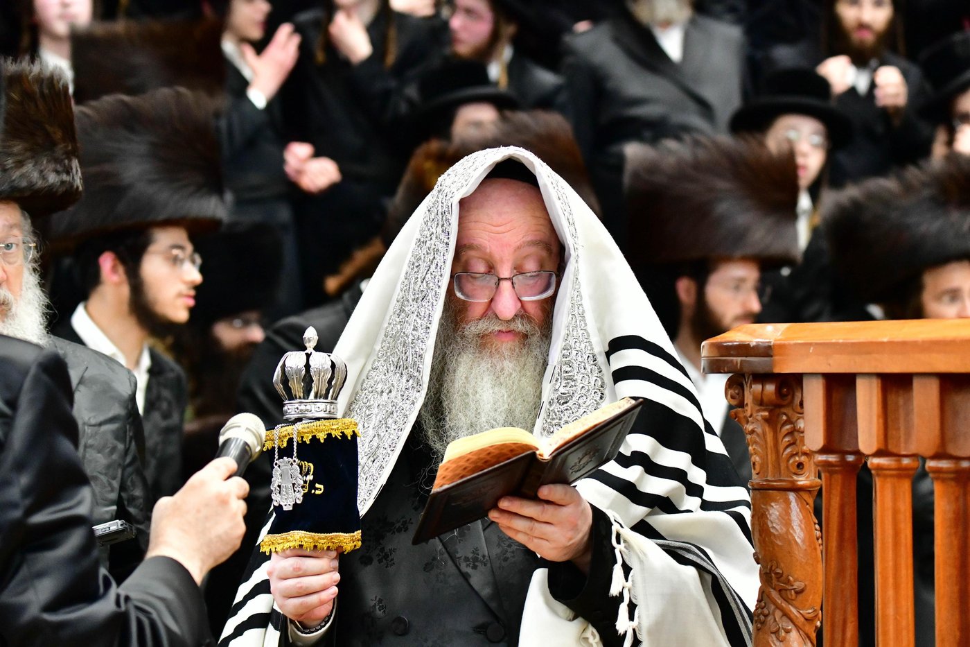 הקפות שניות בחצר הקודש ביאלה | צילום: שוקי לרר