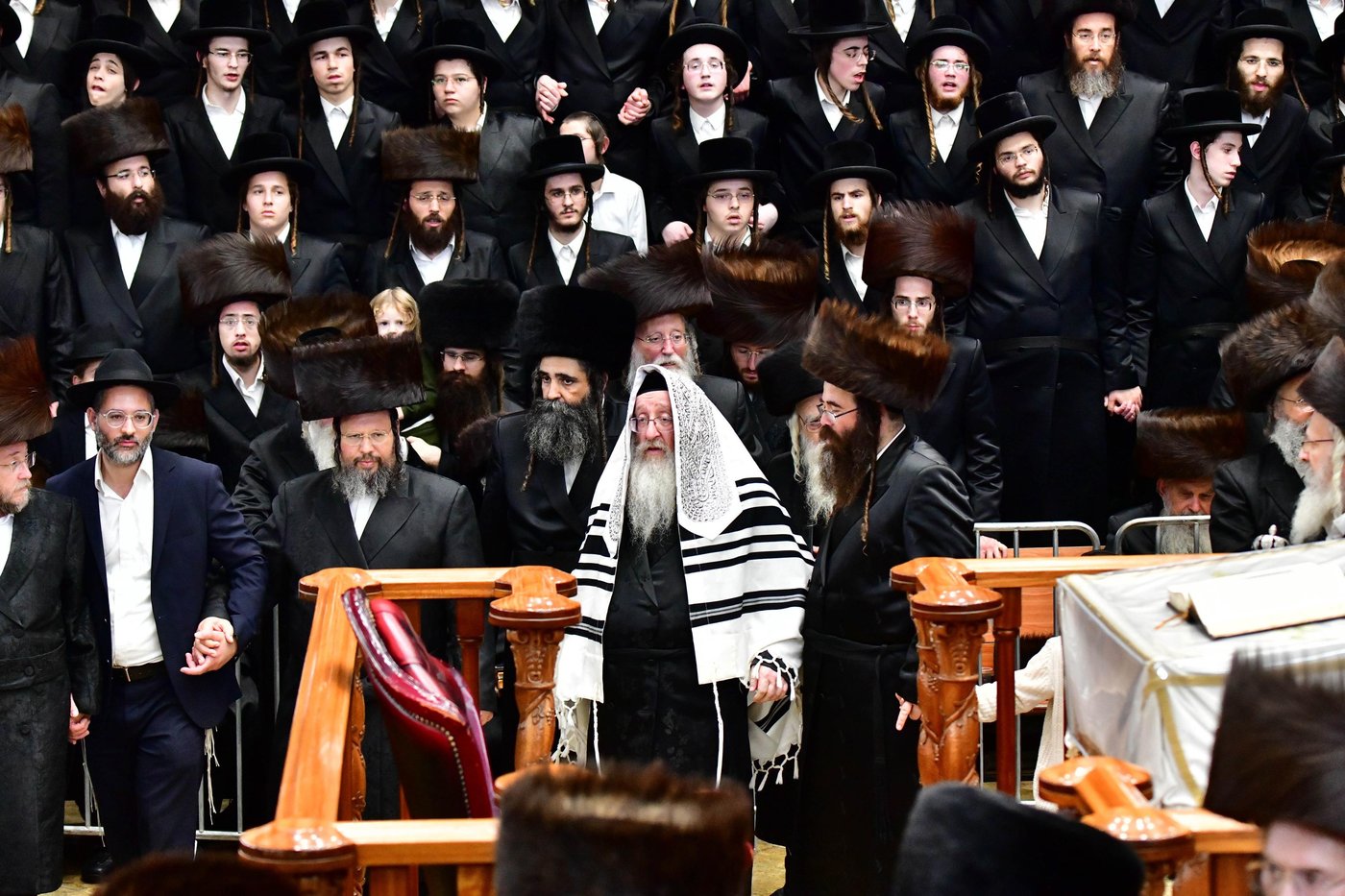 הקפות שניות בחצר הקודש ביאלה | צילום: שוקי לרר