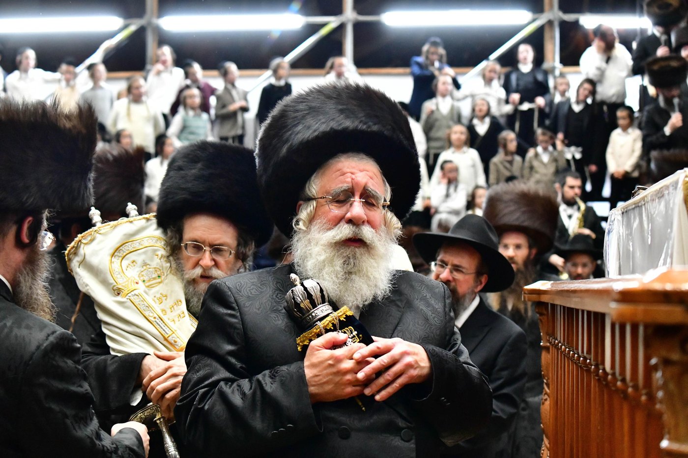 הקפות שניות בחצר הקודש ביאלה | צילום: שוקי לרר