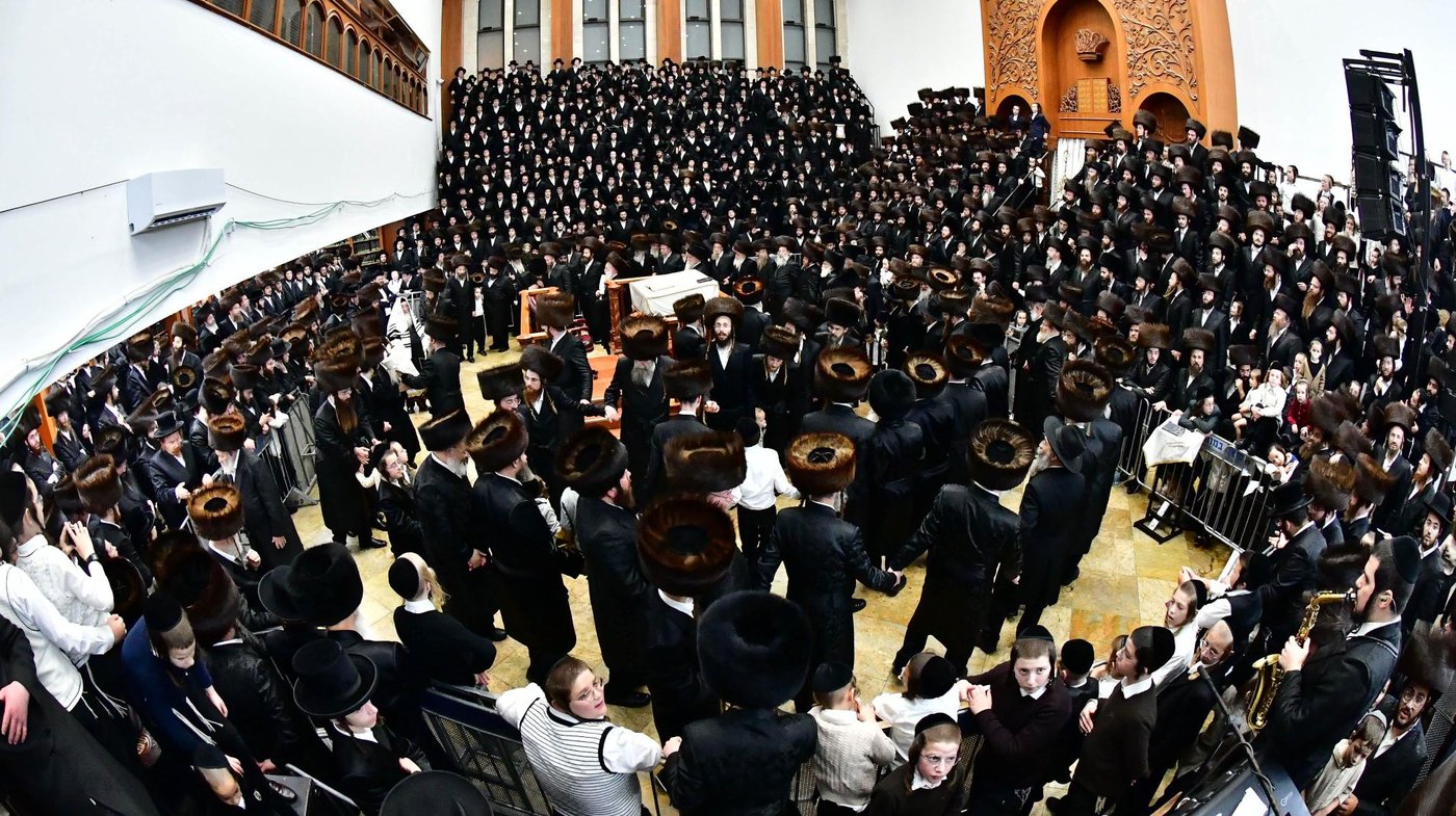 הקפות שניות בחצר הקודש ביאלה | צילום: שוקי לרר